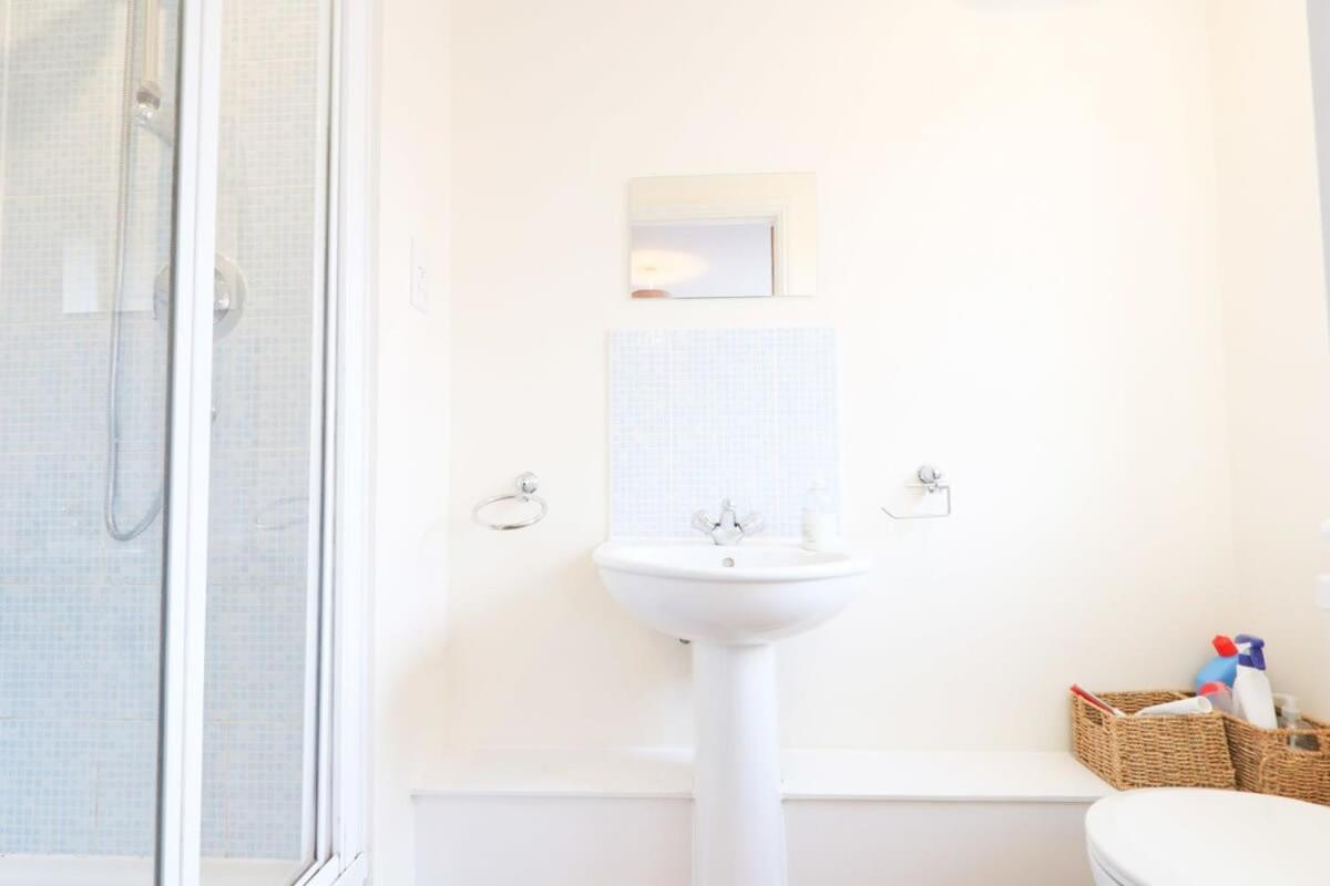 Hébergement de vacances Amazing 2 Bed Townhouse Walking Distance From Temple Meads