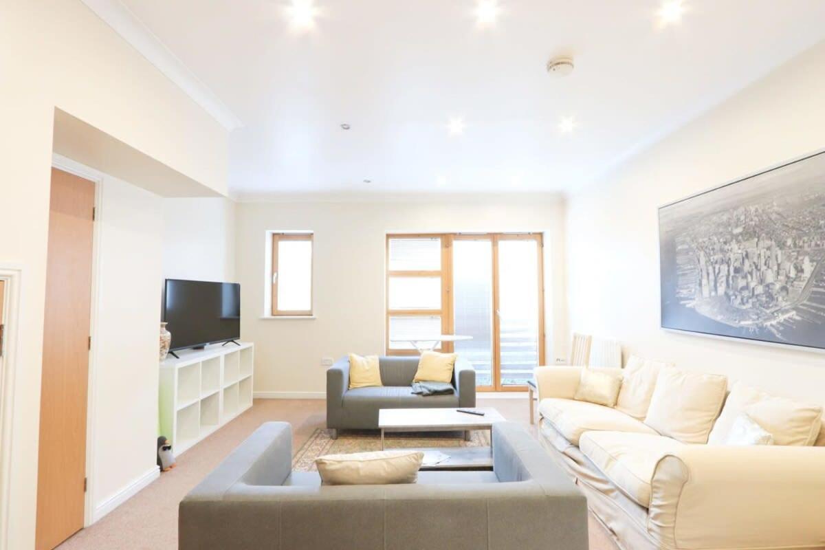 Amazing 2 Bed Townhouse Walking Distance From Temple Meads Hébergement de vacances Bristol